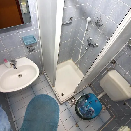 Jadranka S Pogledom Na Tisno