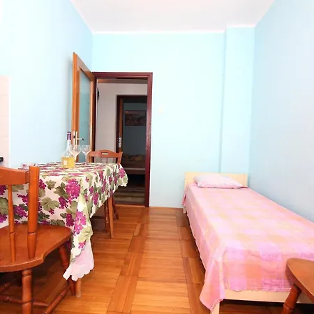 Jadranka S Pogledom Na Tisno