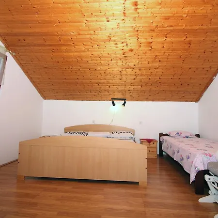 Jadranka S Pogledom Na Tisno