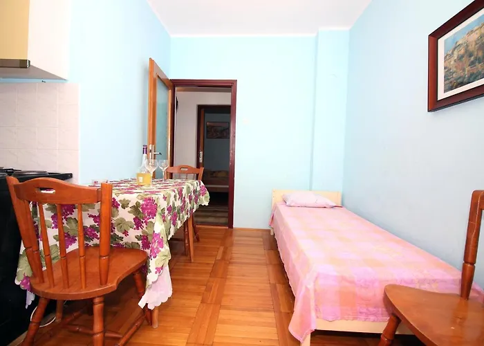 Jadranka S Pogledom Na Tisno