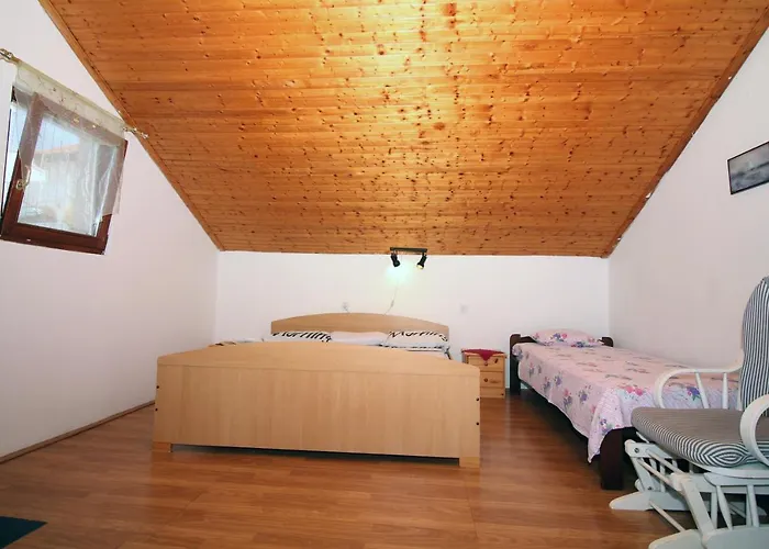 Jadranka S Pogledom Na Tisno