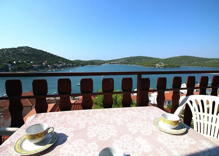 Jadranka S Pogledom Na * Tisno